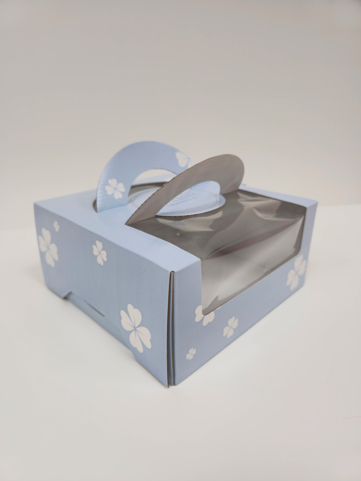 Kalvollinen, offsetpainettu ja kaseerattu rasia asiakkaan painatuksella.