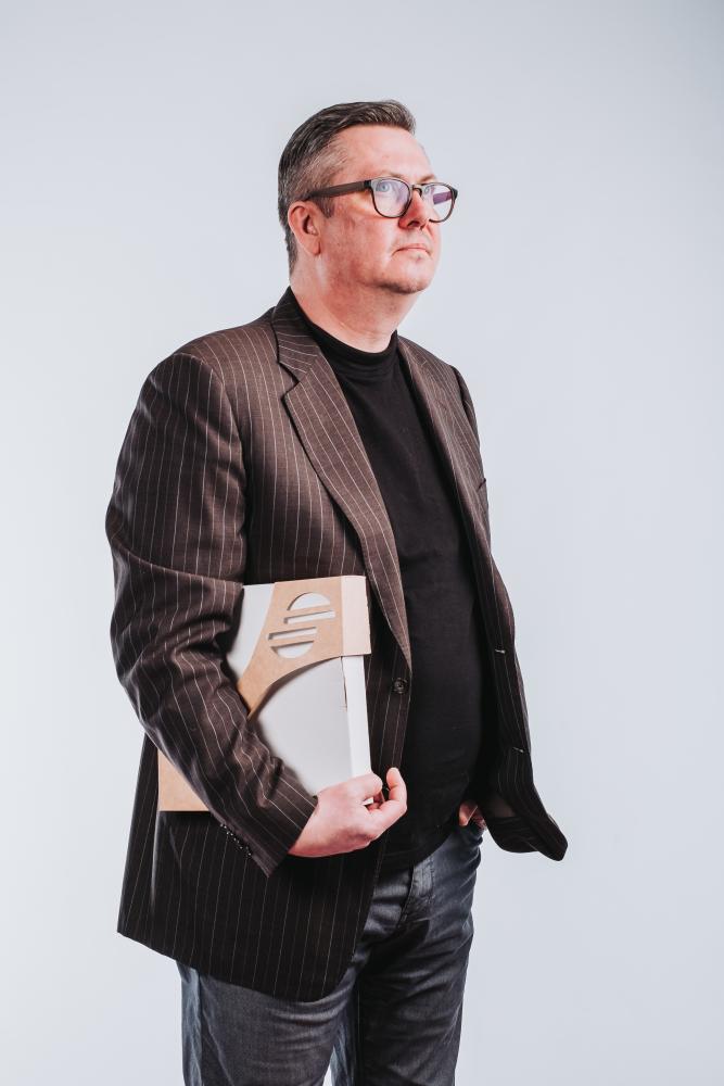 ER-Pakkaus, edustaja Sami Suomela